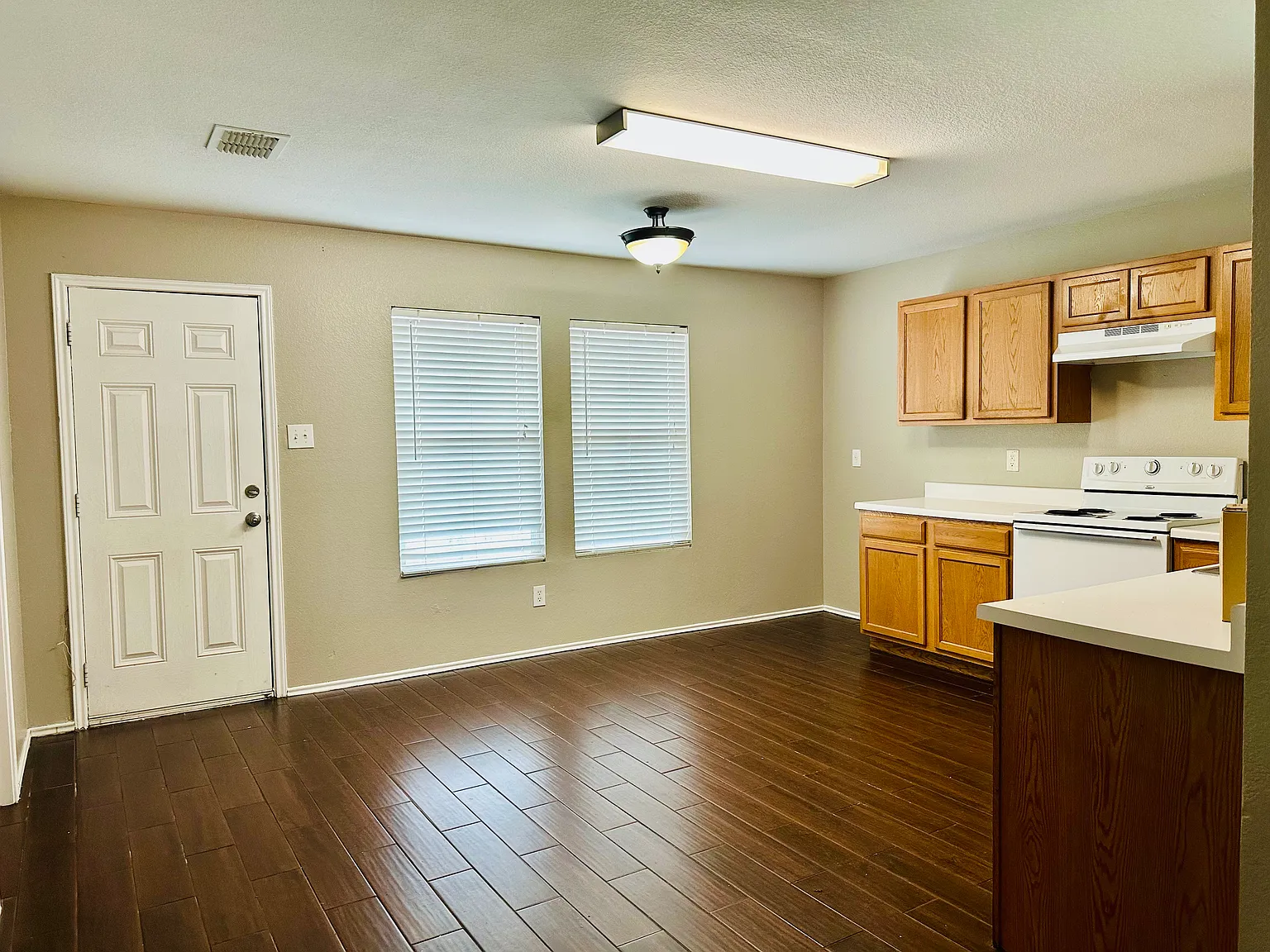 3 bed, 1679 sqft, $2,175 — Photo 4
