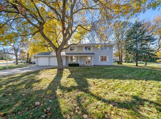 1832 Richal Dr, Woodbury, MN 55125
