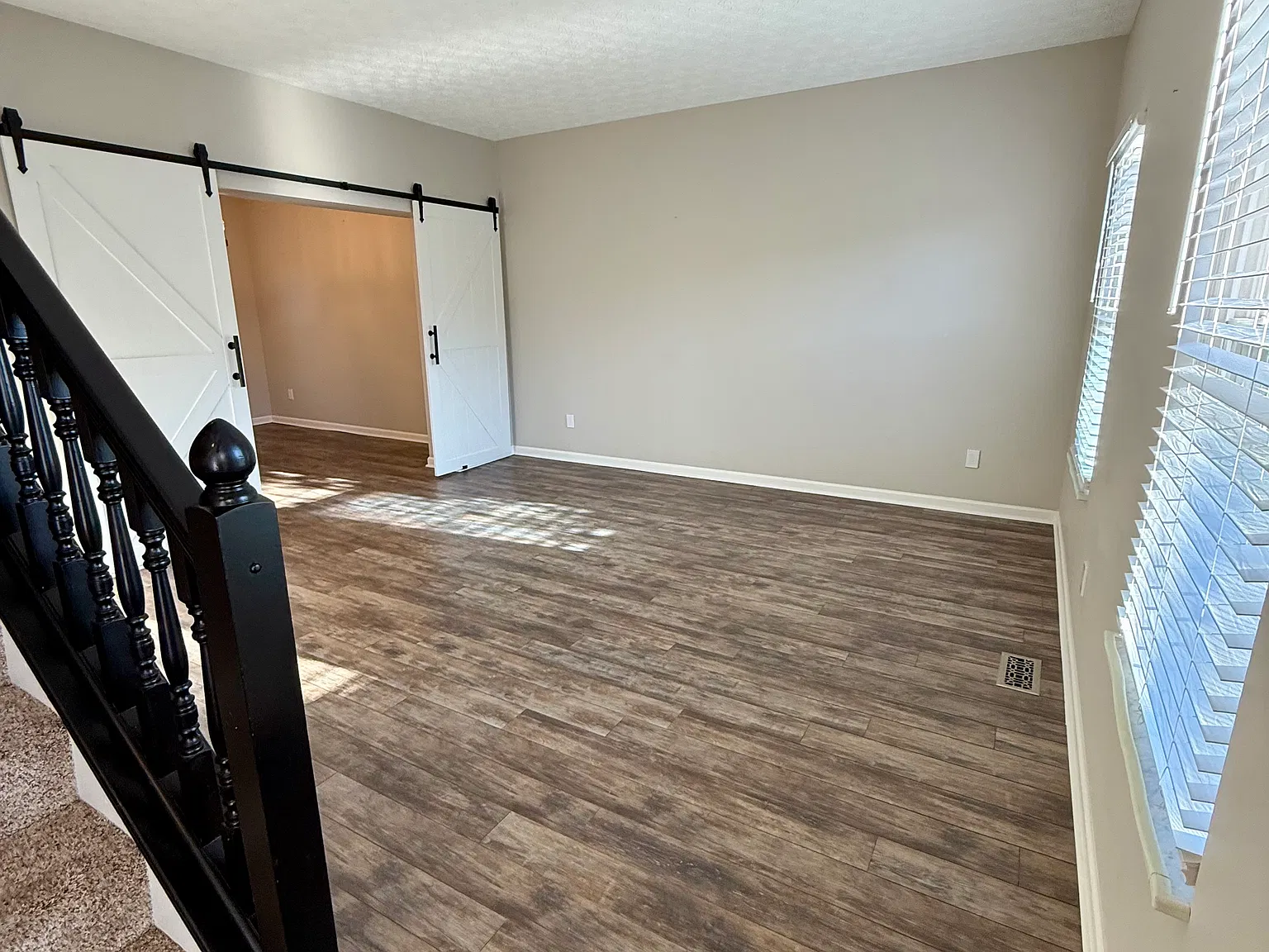 4 bed, 2.5 bath, 3000 sqft, $3,600 — Photo 4