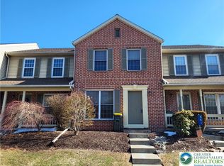553 Ponds Edge Ln, Allentown, PA 18104
