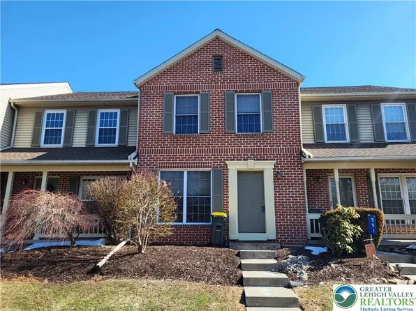 553 Ponds Edge Ln, Allentown, PA 18104