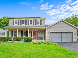 1441 Loch Lomond Dr, Crystal Lake, IL 60014