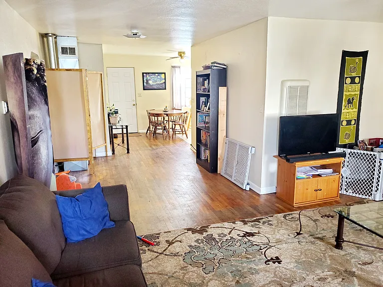 117 E Plum St — Photo 15