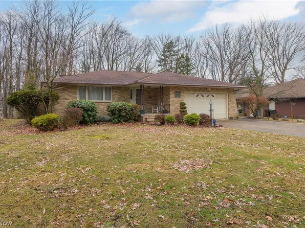 7408 Wake Robin Dr, Parma, OH 44130