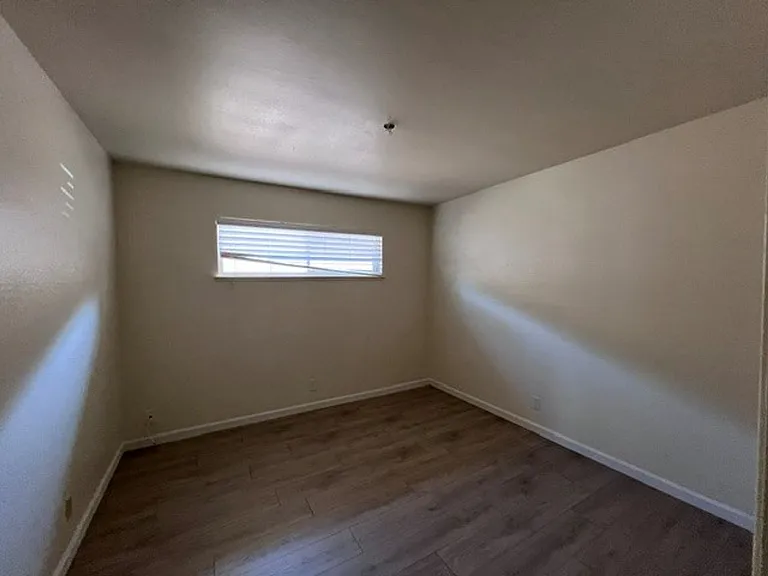 6801 Las Palamitas Way - South Land Park Duplex with central heat and air. Close to shopping and ... — Photo 7