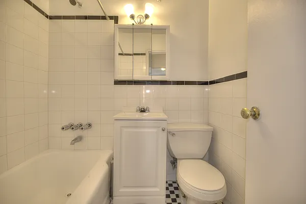 Rented by Bond New York | media 23