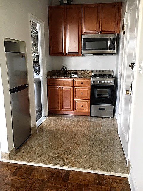 2nd image of 170 W 73rd St Ph B1