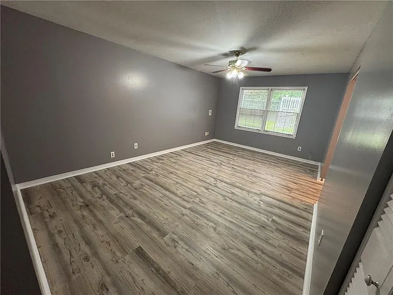 1054 Gallen Ct — Photo 11