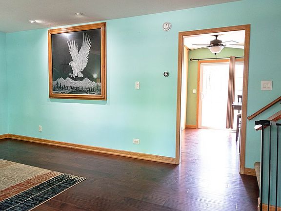 4th image of 33 Hilltop Dr