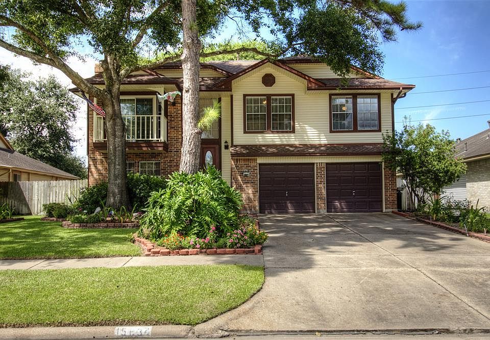 1st image of 15634 Pebble Lake Dr