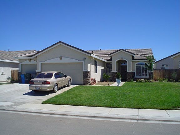 Outside View of 735 Mallard Dr.