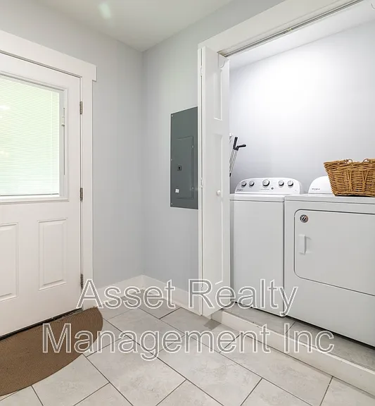 301 E Quincy Ave — Photo 11