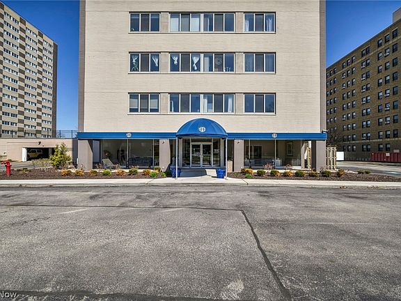 3rd image of 12520 Edgewater Dr APT 806