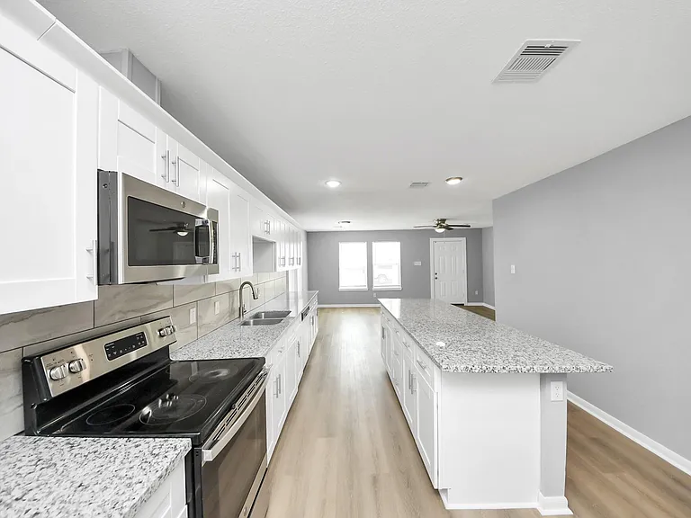 6832 Foster St — Photo 14