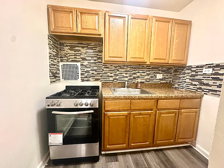 647 Albany Ave #2 — Photo 3