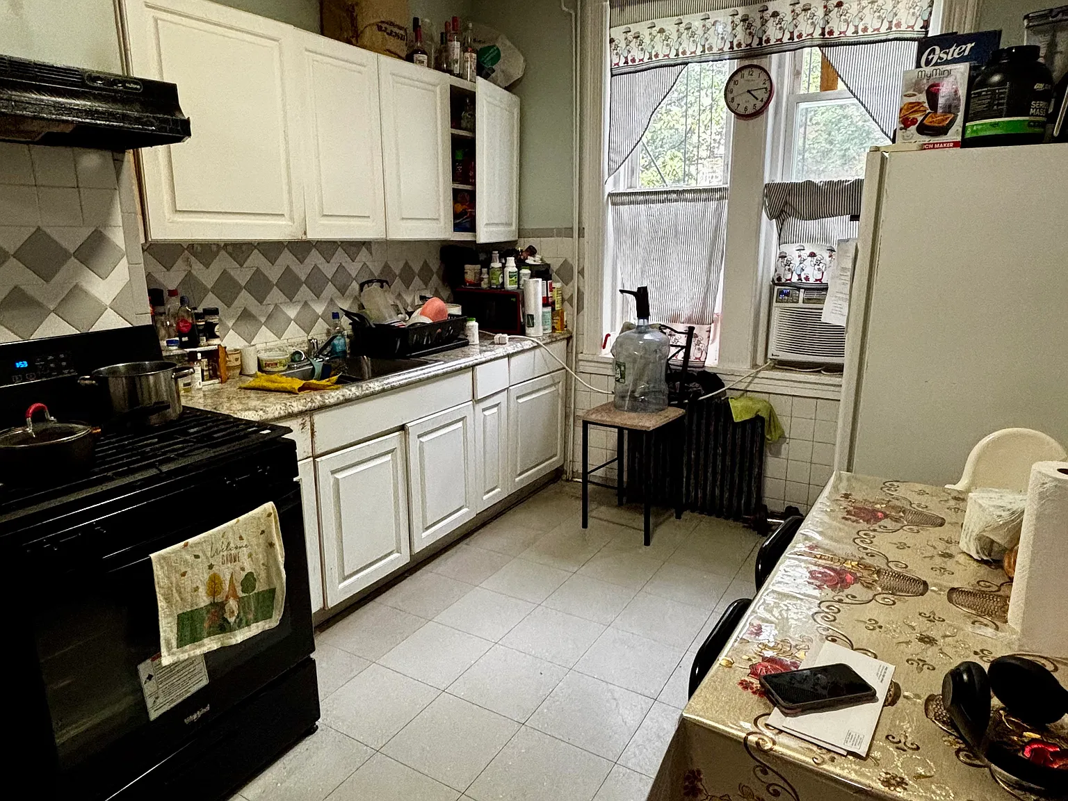 2 bed, 650 sqft, $2,300 — Photo 1