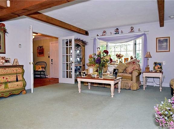 5th image of 32 Falmouth Dr