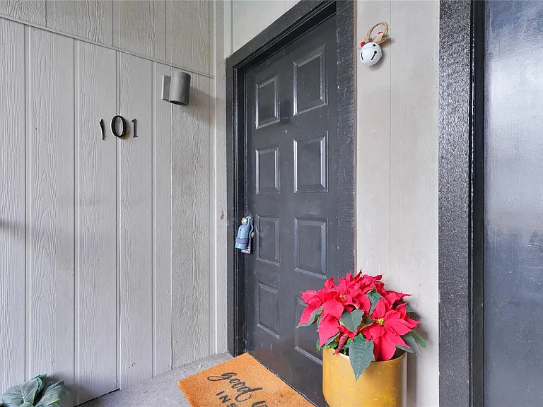 10811 Richmond Ave #101 — Photo 1