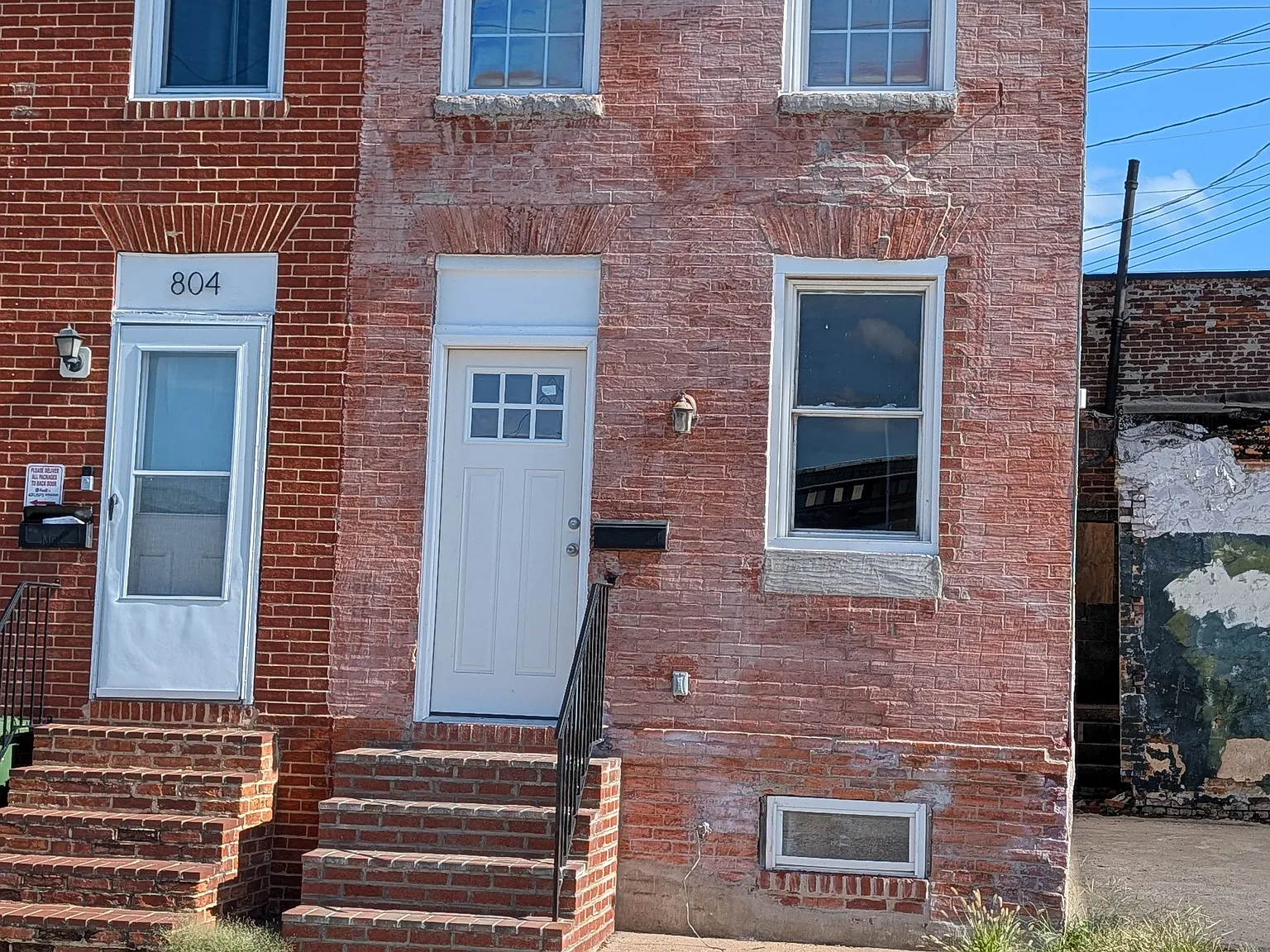 802 W Ostend St — Photo 2