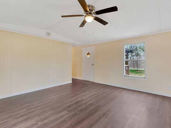 5th image of 525 Countrywood Ln