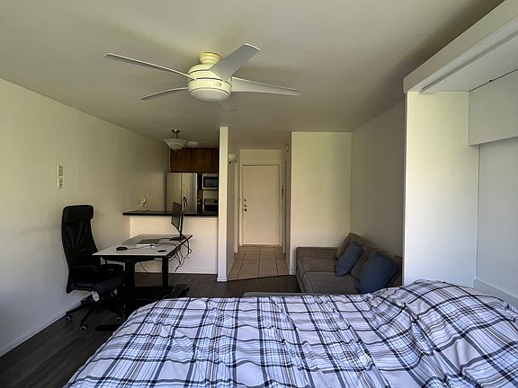 3rd image of 320 S Ardmore Ave APT 317