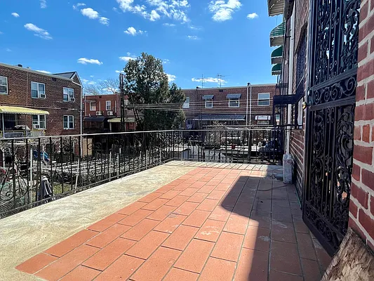 Rented by Amorelli Realty | media 14