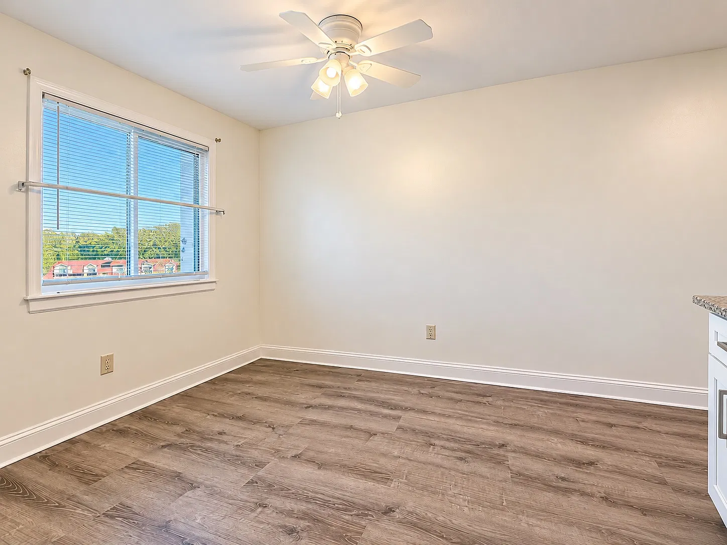 1 bed, 800 sqft, $1,350 — Photo 4