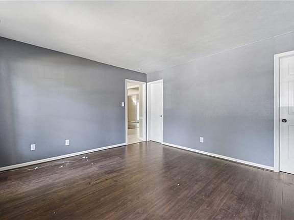 5th image of 4406 Breezewood Ct