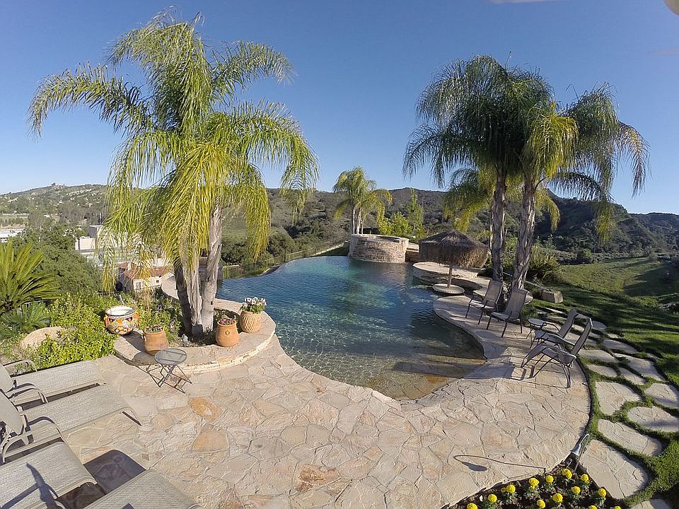 2nd image of 3920 Coral Pl