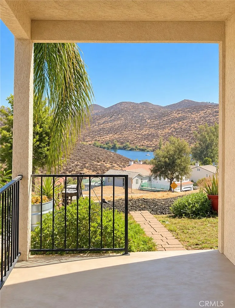 3 bed, 1450 sqft, $2,550 — Photo 1