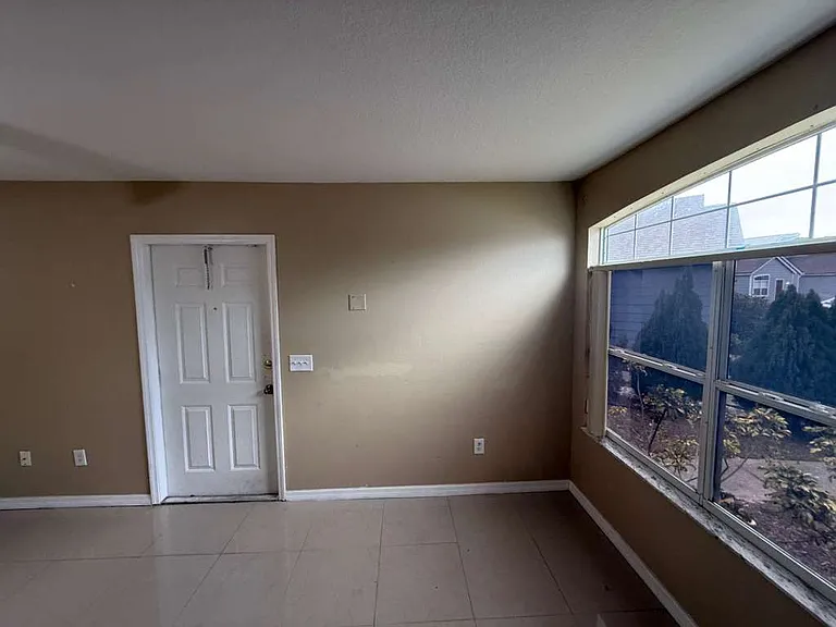 709 Orchid Dr #B — Photo 4