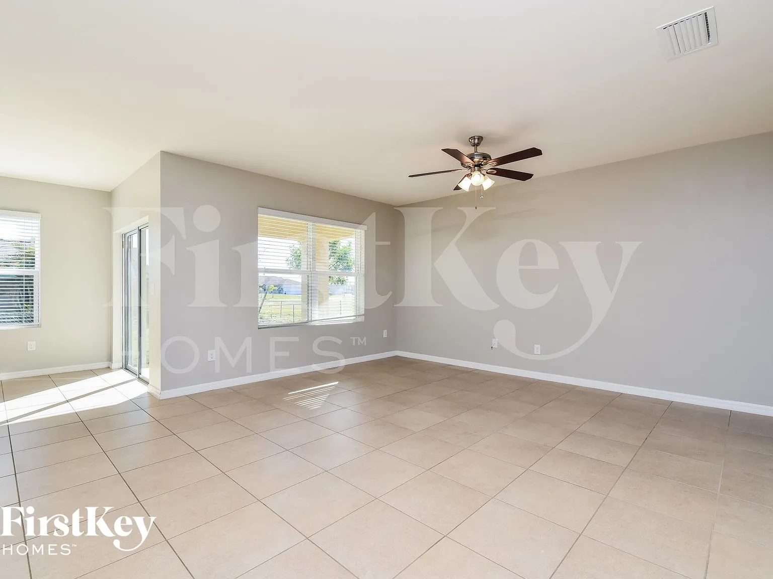 3 bed, 2.0 bath, 1672 sqft, $2,115 — Photo 3