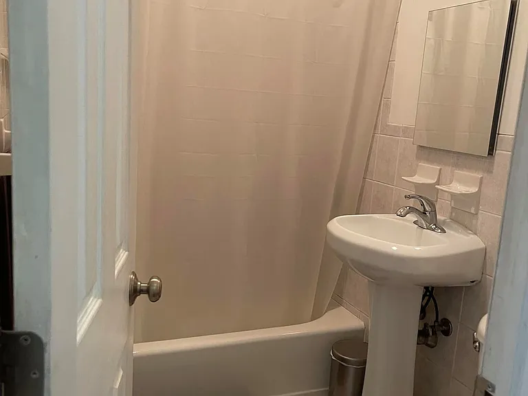 1427 Merry Ave #1 — Photo 3