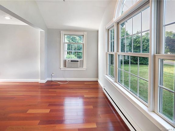 5th image of 12 Litchfield Pl