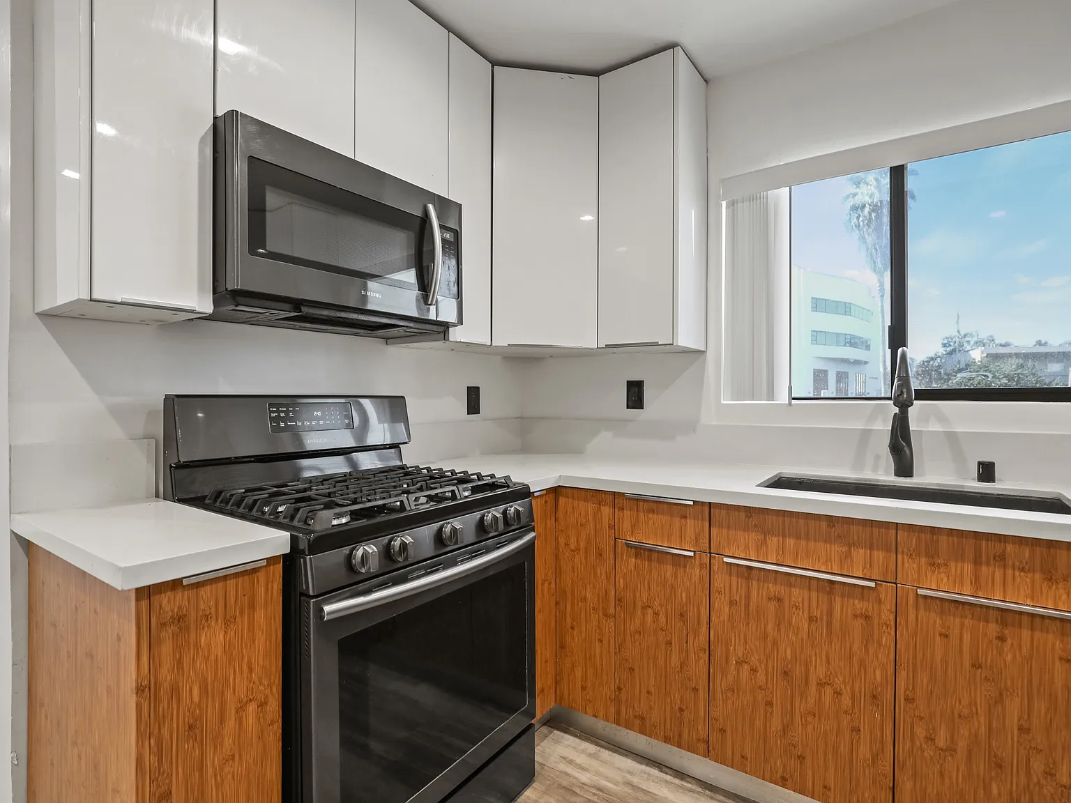 2 bed, 850 sqft, $2,395 — Photo 2