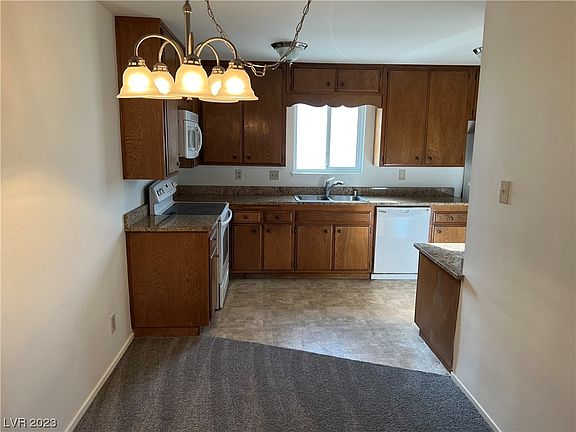 4th image of 569 Greenbriar Townhouse Way