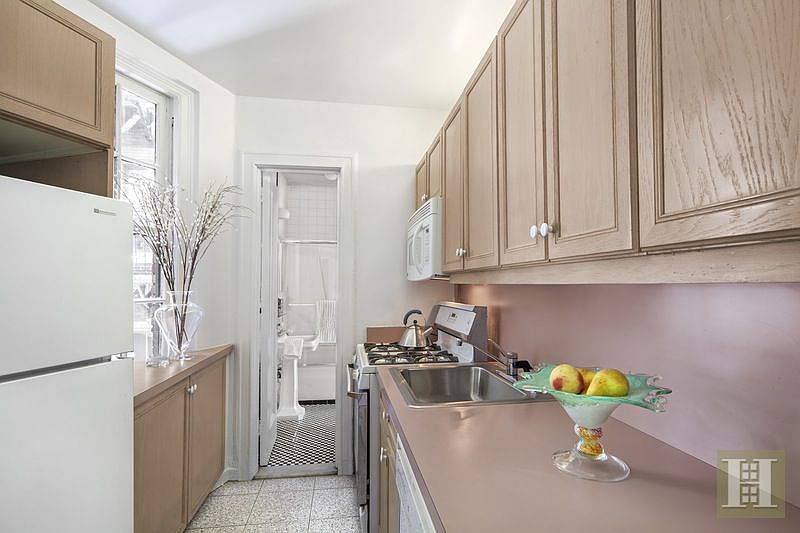 2nd image of 522 W End Ave APT 9D
