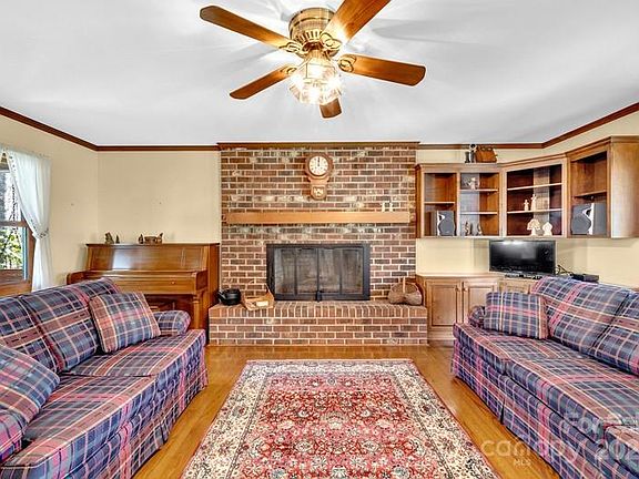 5th image of 134 Crepe Myrtle Dr