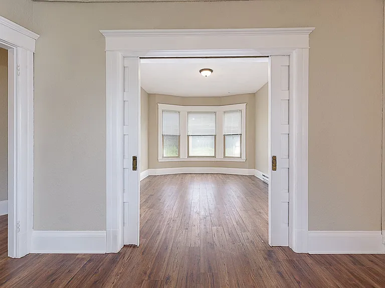Grandview Apartments — Photo 9
