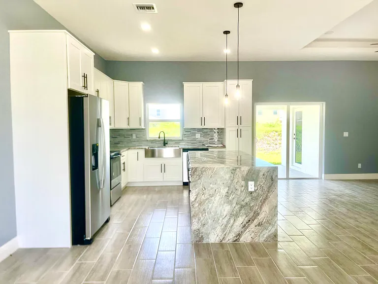 1260 Larkspur St SE — Photo 5