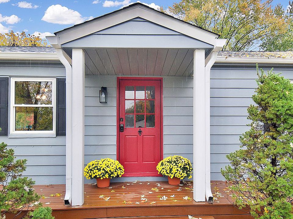 Warm & Welcoming Entry