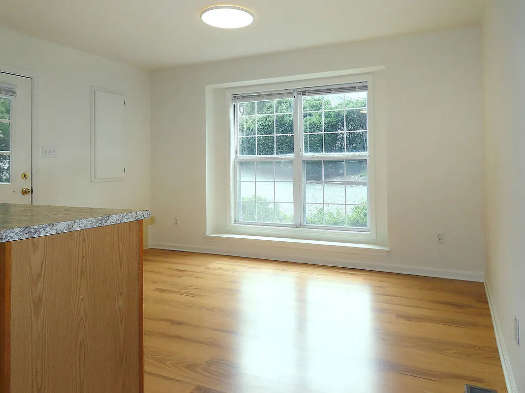 4 bed, 1650 sqft, $3,400 — Photo 4