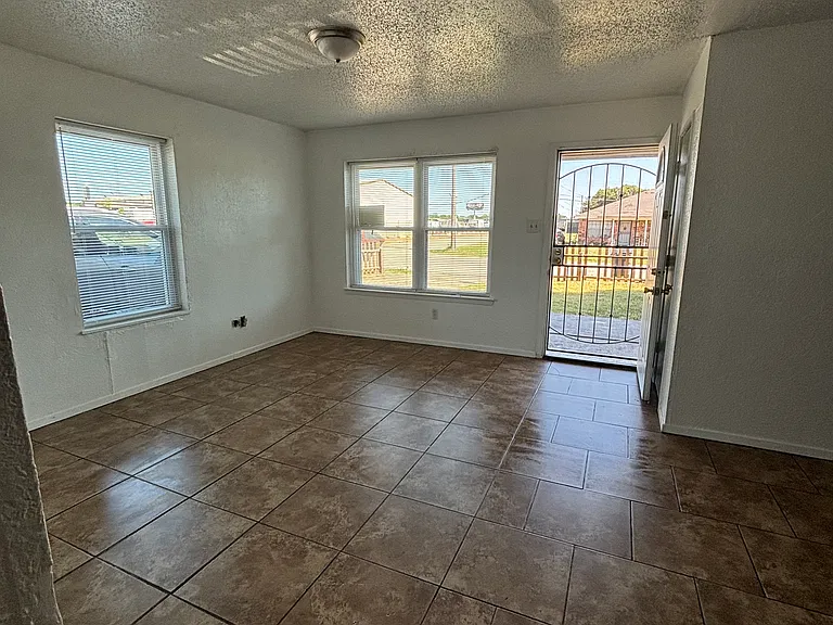 5800 Asbury Ave — Photo 2