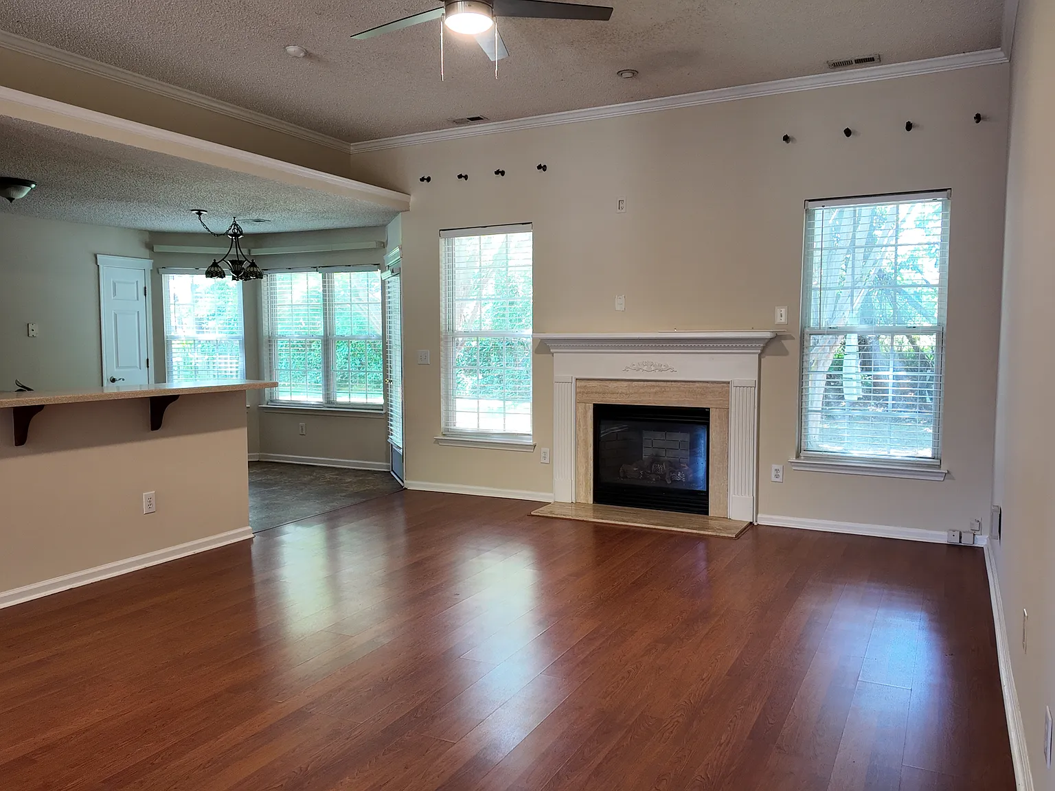 3 bed, 1588 sqft, $2,050 — Photo 3