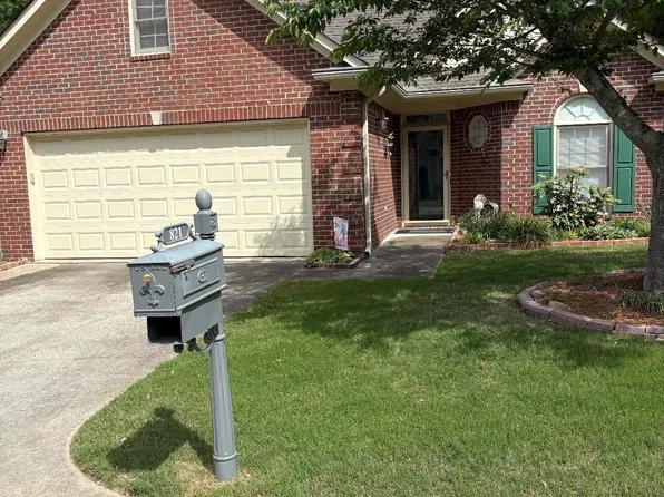 821 Greystone Highlands Dr, Birmingham, AL 35242