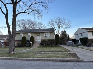 533 Westgate Ter, Streamwood, IL