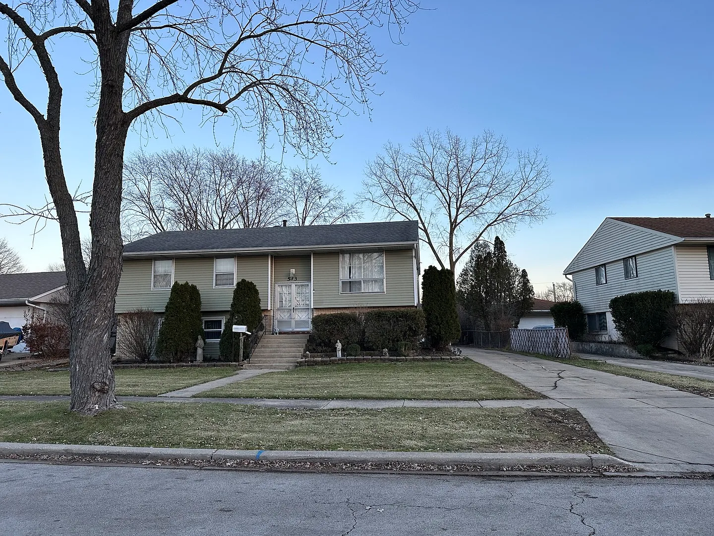 533 Westgate Ter photo 1