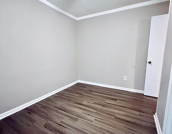 5th image of 205 Harper St