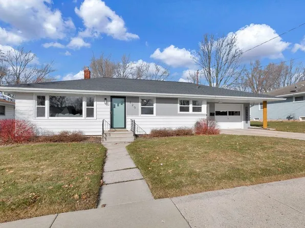 220 E 17th St, Kaukauna, WI 54130