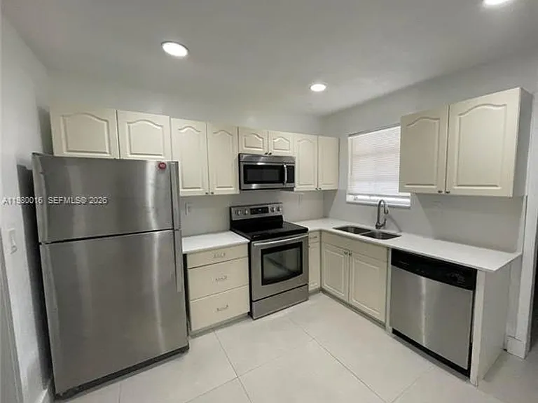930 Benevento Ave #CU — Photo 5